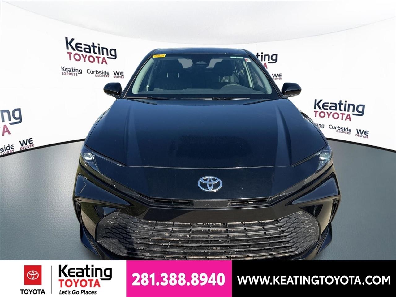 Toyota Camry Hybrid XLE 2025
