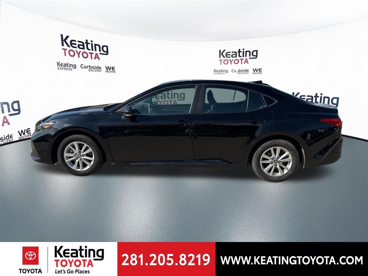 Toyota Camry Hybrid XLE 2025