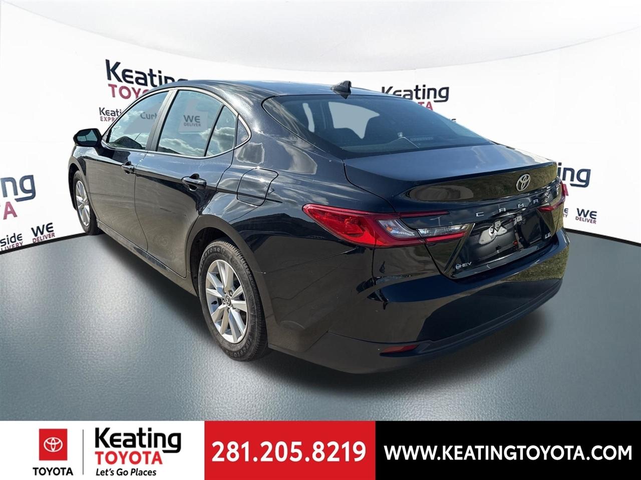 Toyota Camry Hybrid XLE 2025