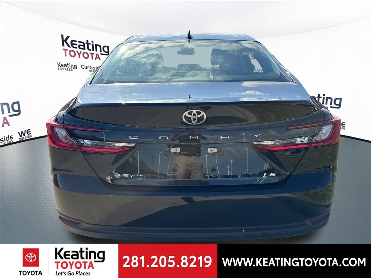 Toyota Camry Hybrid XLE 2025