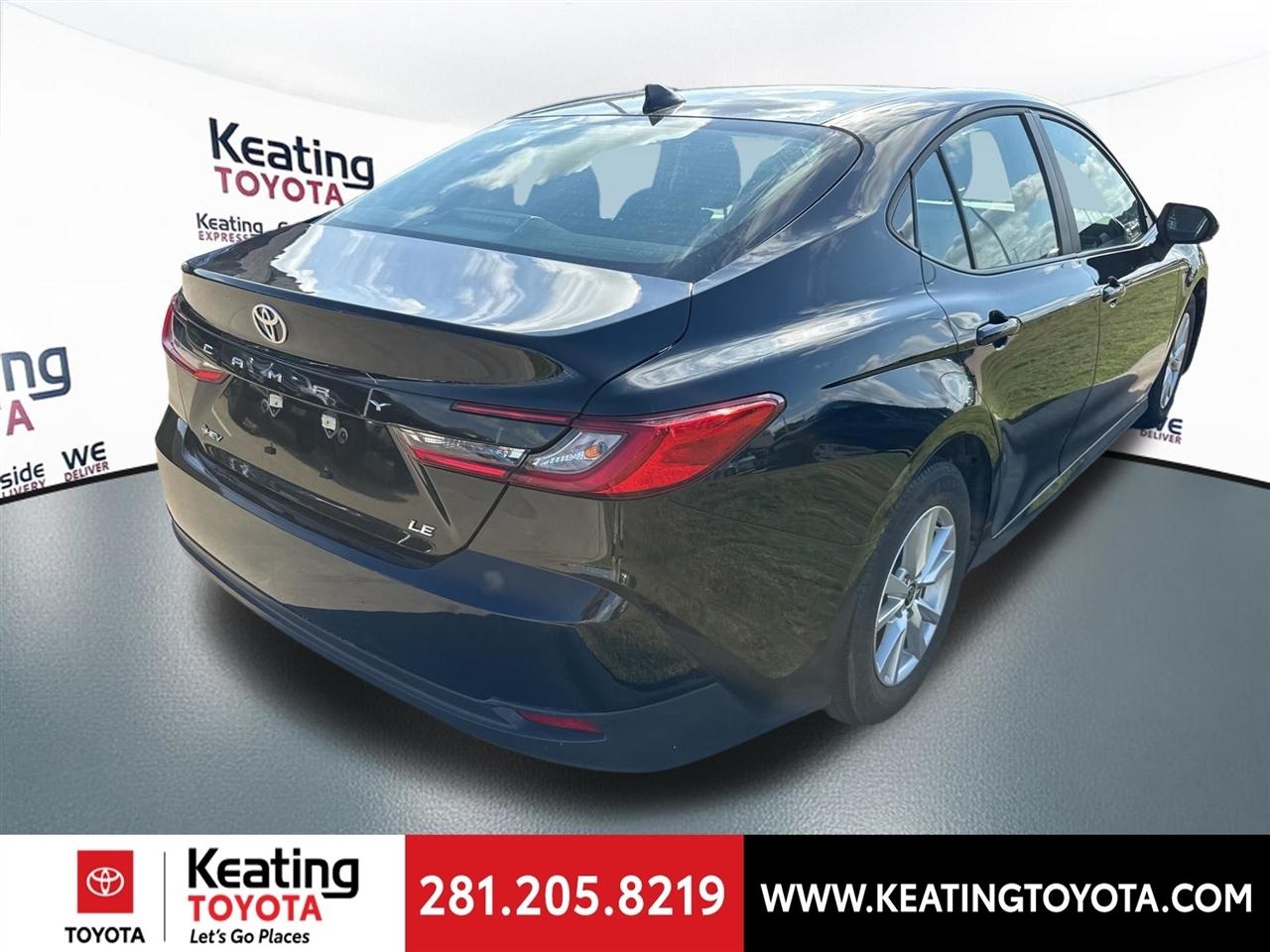 Toyota Camry Hybrid XLE 2025
