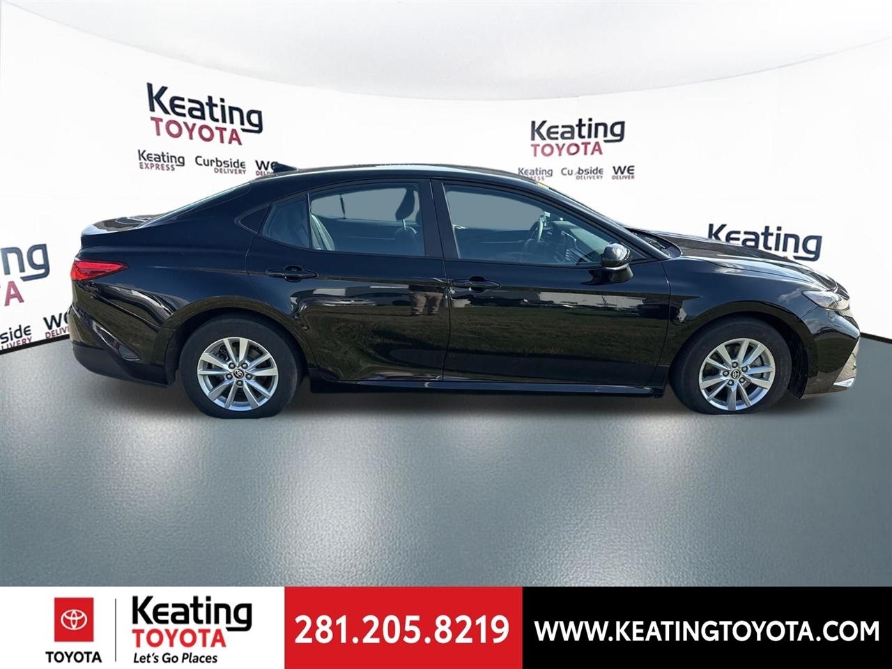 Toyota Camry Hybrid XLE 2025