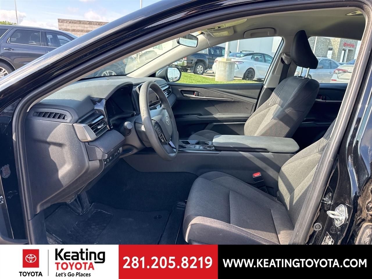 Toyota Camry Hybrid XLE 2025