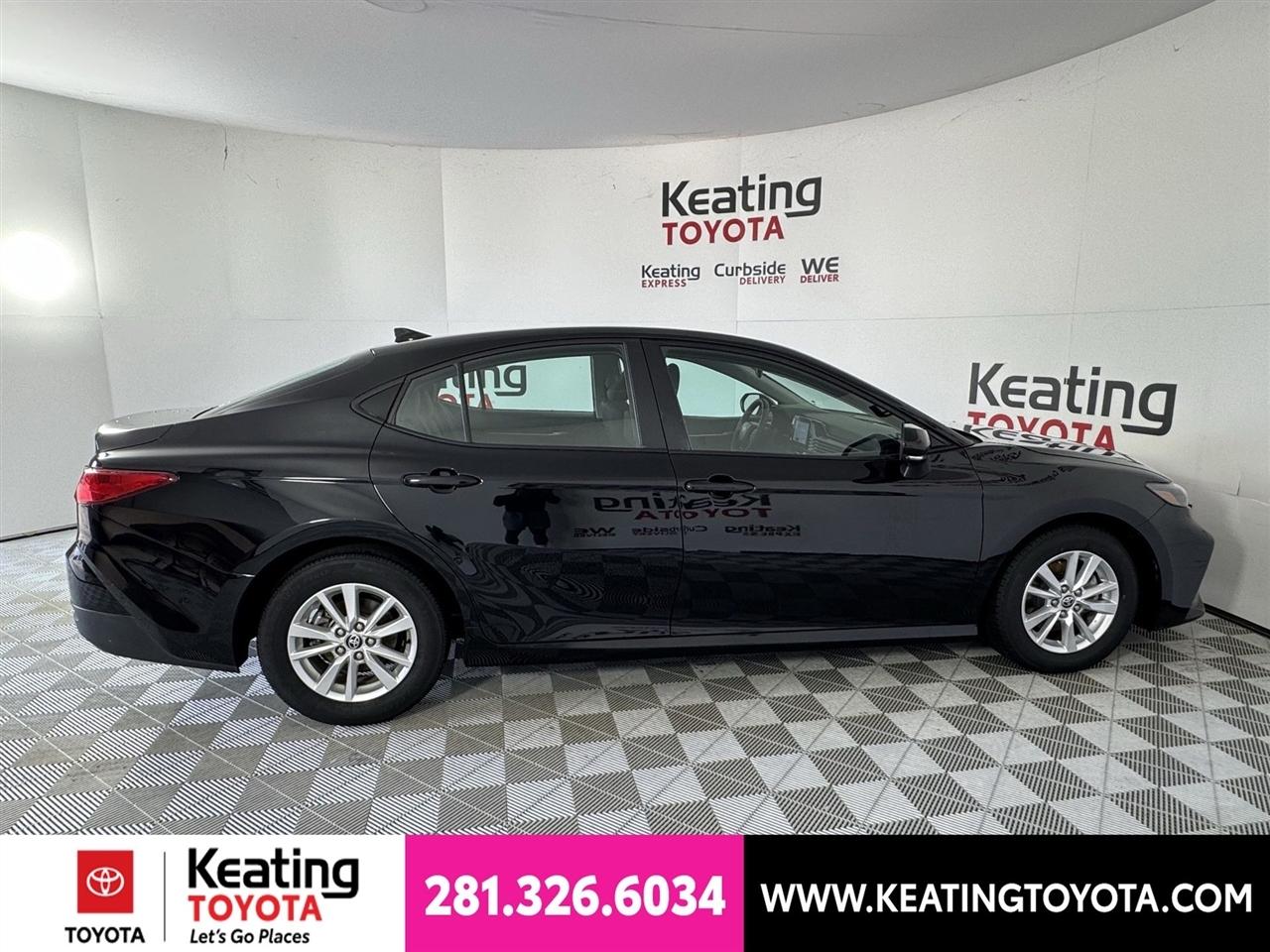 Toyota Camry Hybrid XLE 2025
