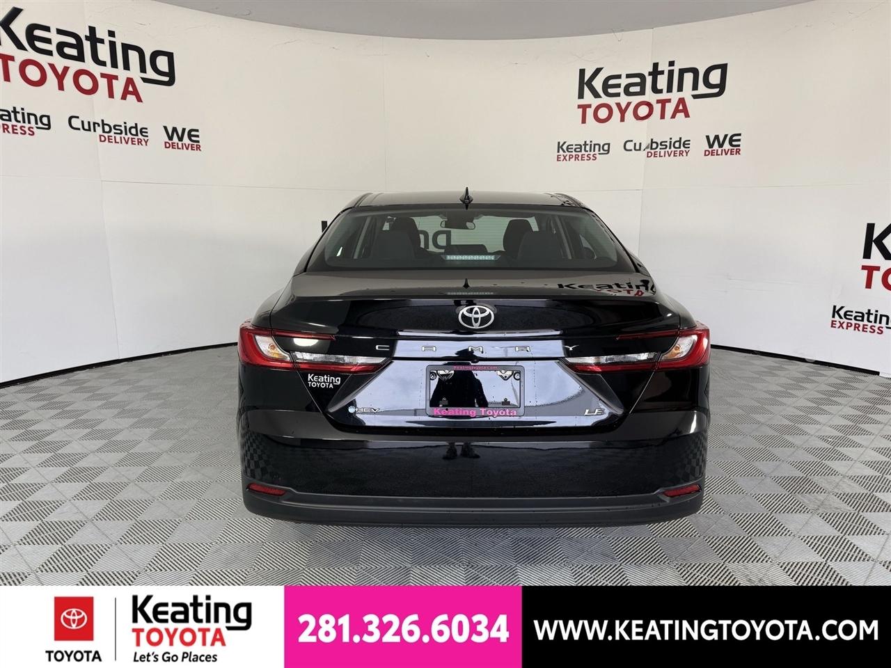 Toyota Camry Hybrid XLE 2025