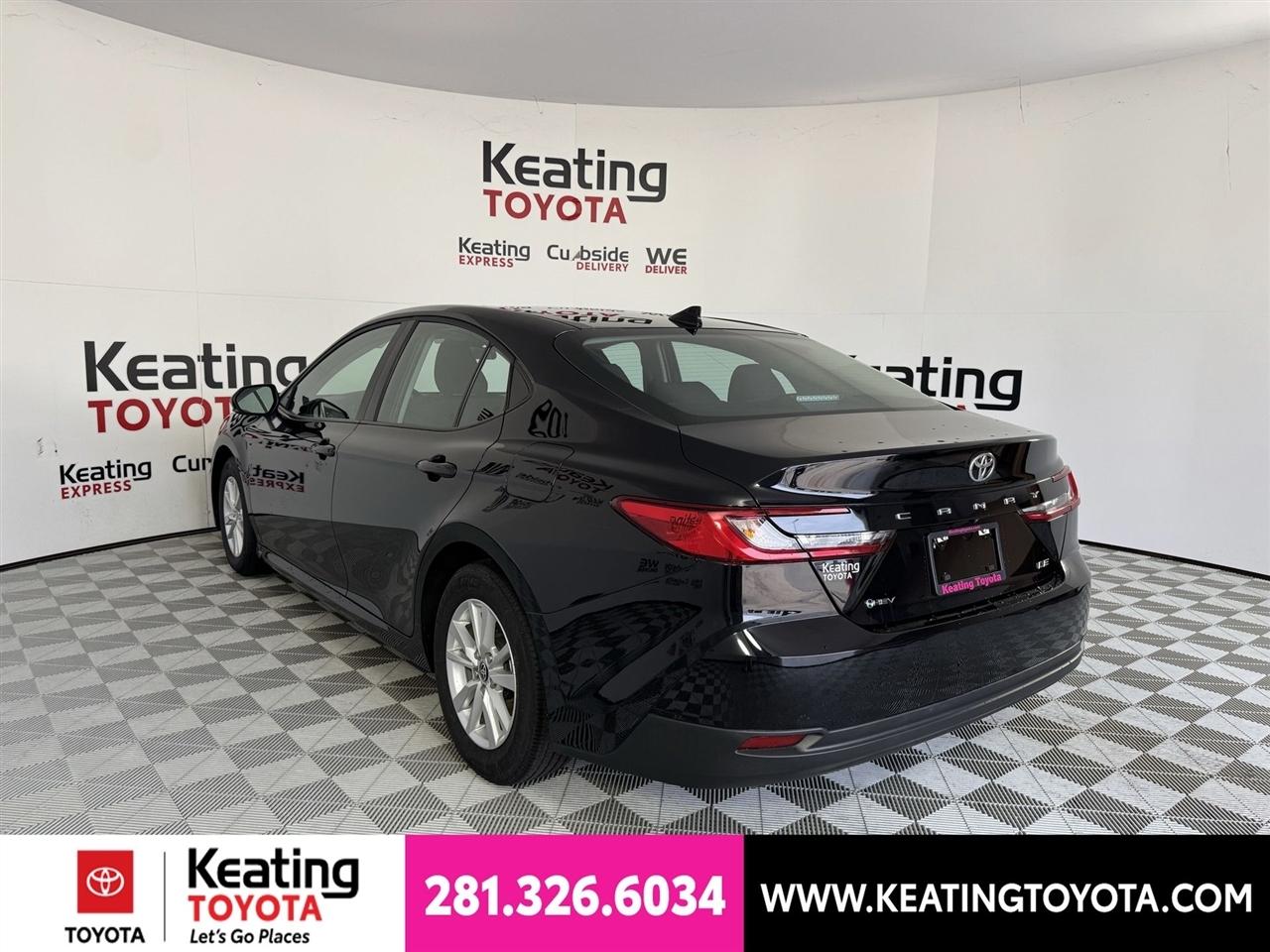 Toyota Camry Hybrid XLE 2025