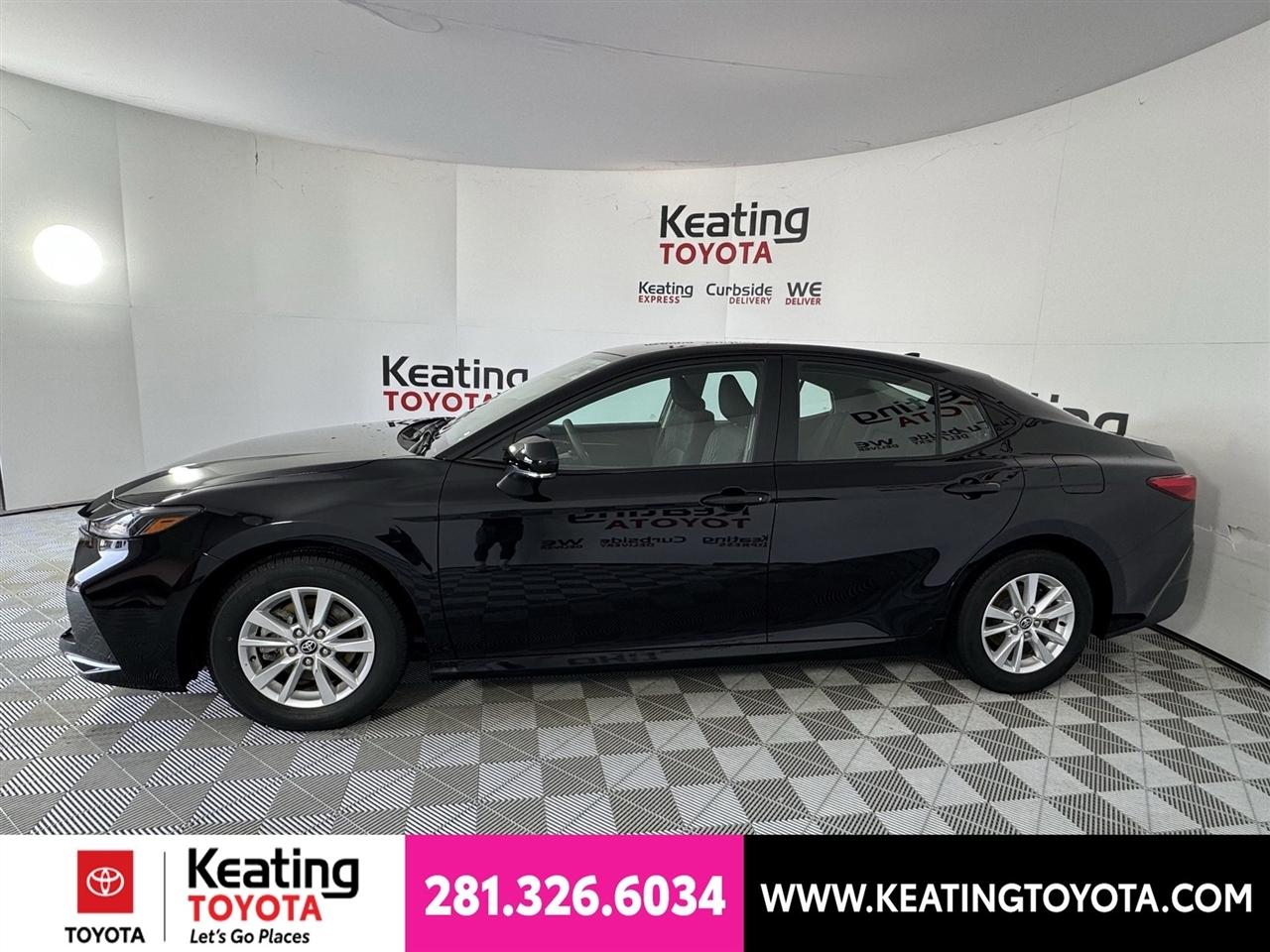 Toyota Camry Hybrid XLE 2025