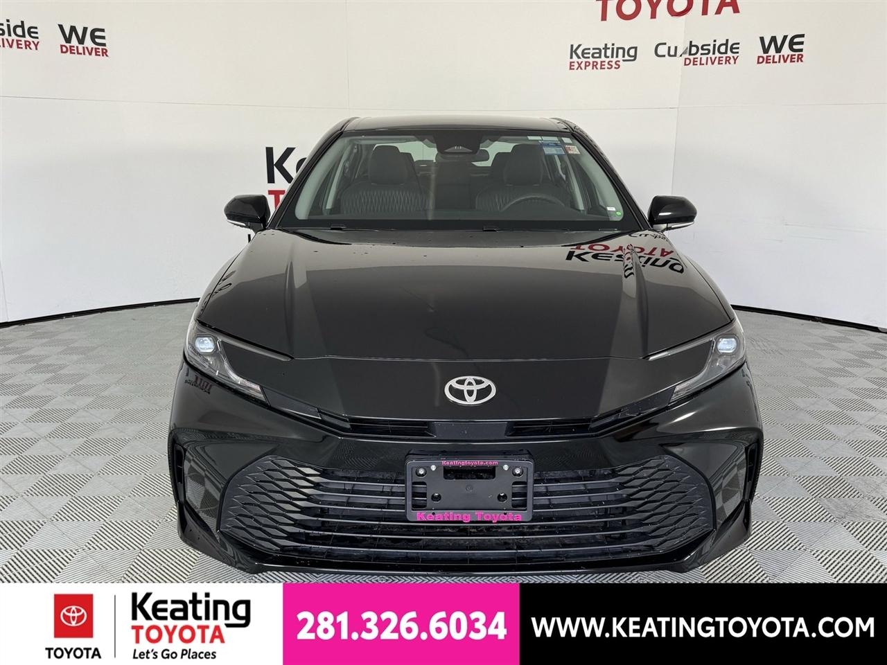 Toyota Camry Hybrid XLE 2025