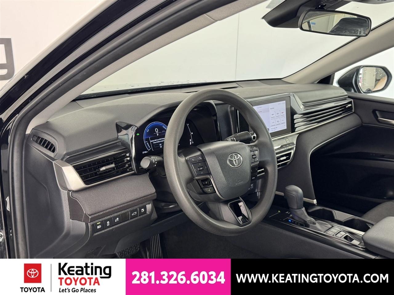 Toyota Camry Hybrid XLE 2025