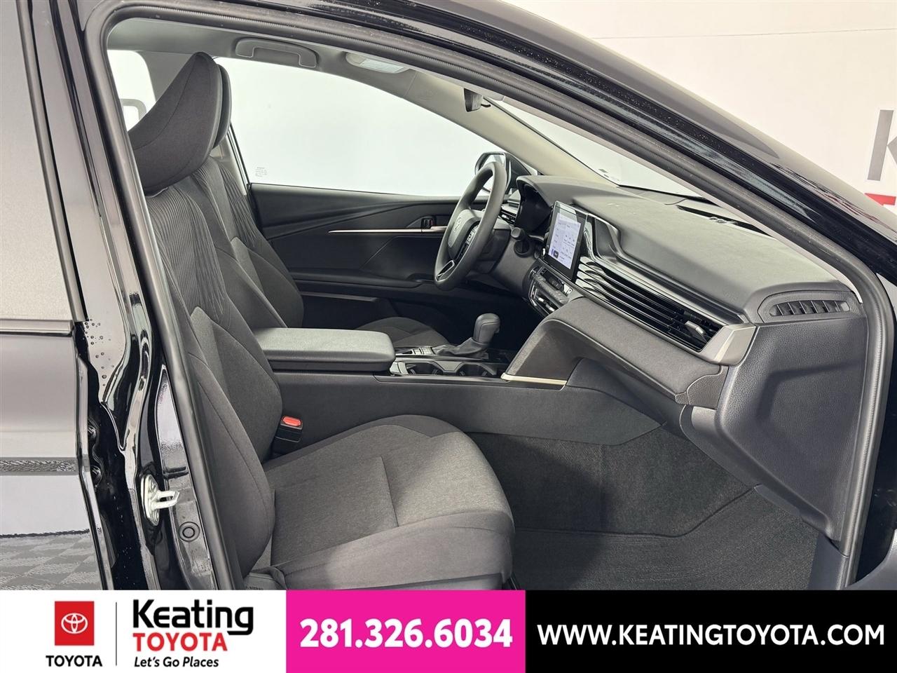 Toyota Camry Hybrid XLE 2025