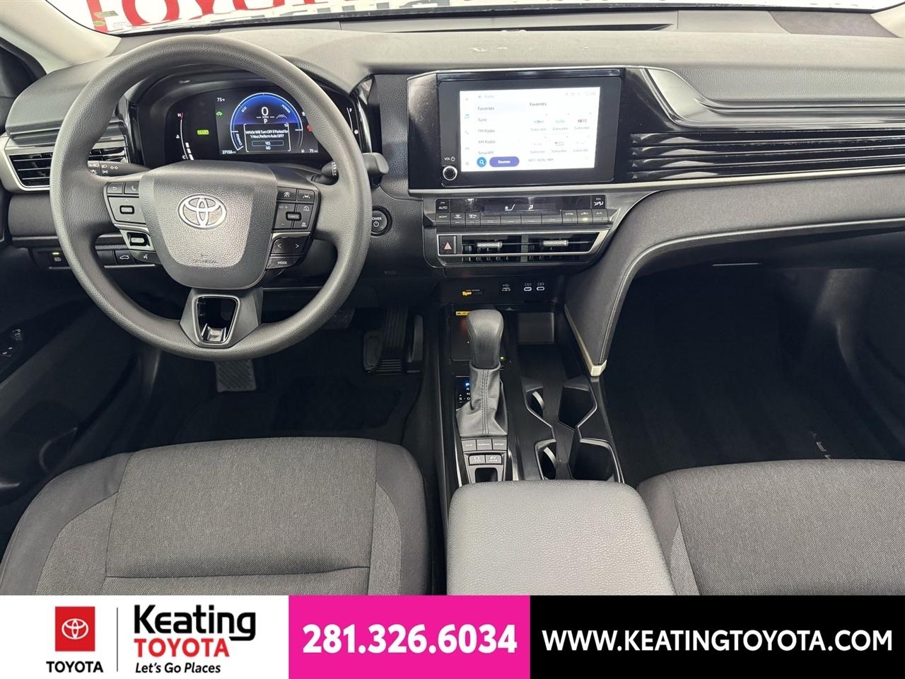 Toyota Camry Hybrid XLE 2025