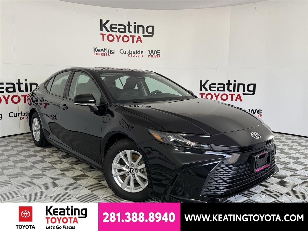 Toyota Camry Hybrid XLE 2025