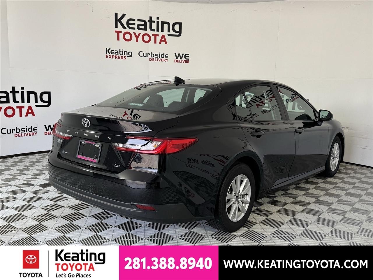 Toyota Camry Hybrid XLE 2025