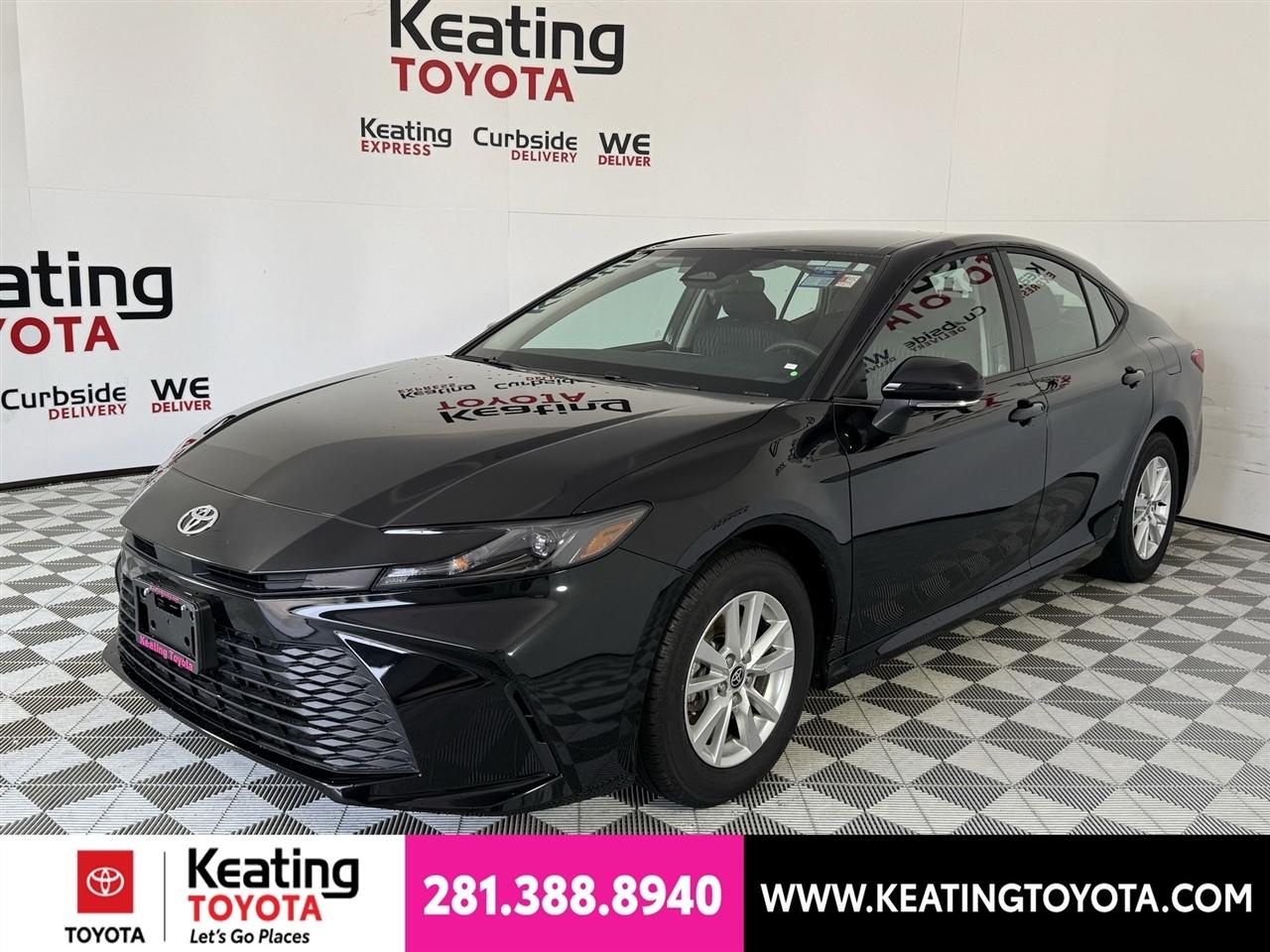 Toyota Camry Hybrid XLE 2025