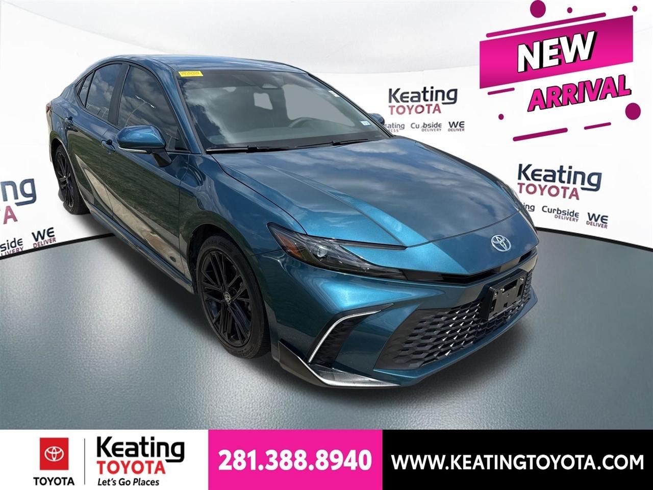 Toyota Camry Hybrid XLE 2025