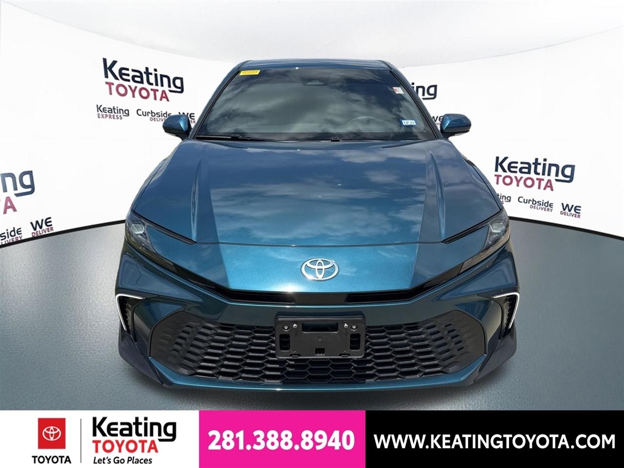Toyota Camry Hybrid XLE 2025