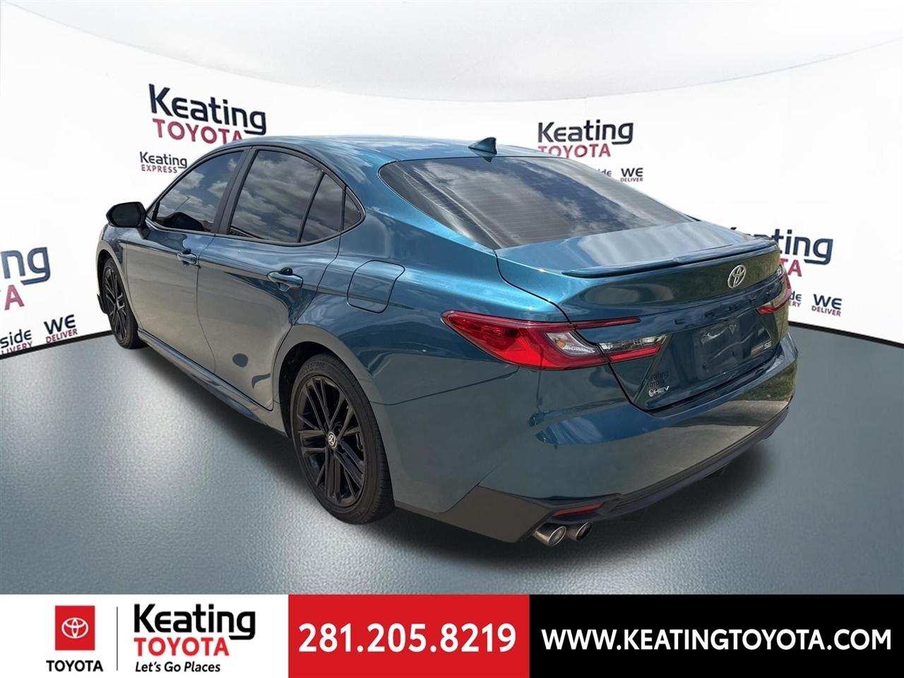 Toyota Camry Hybrid XLE 2025