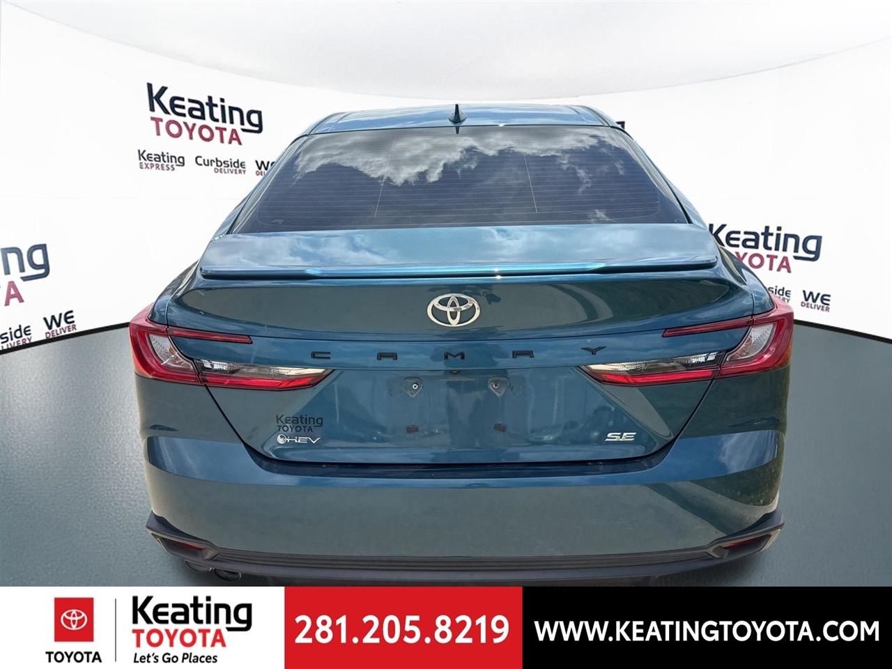 Toyota Camry Hybrid XLE 2025
