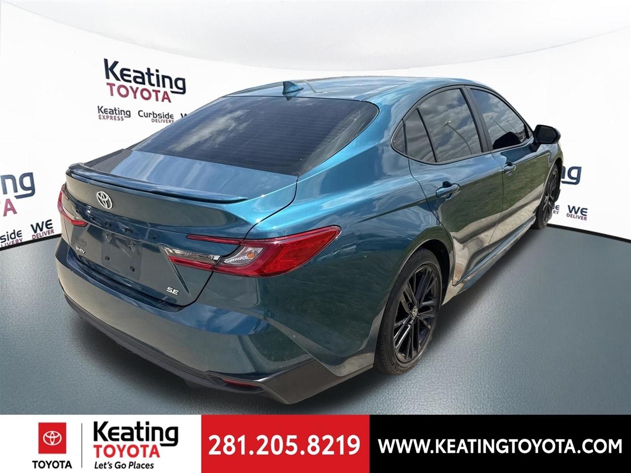 Toyota Camry Hybrid XLE 2025