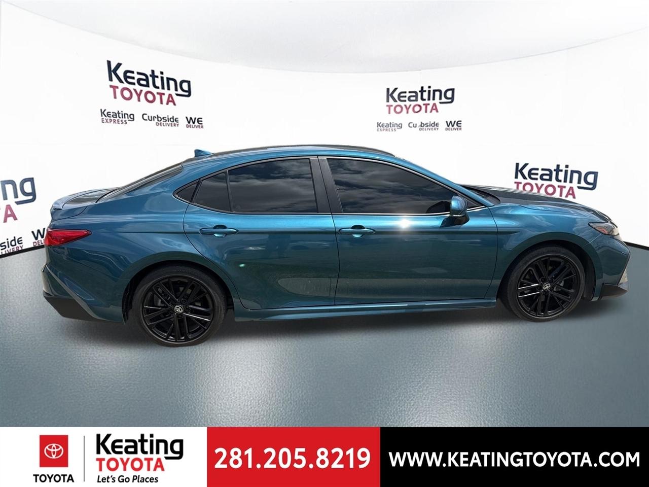 Toyota Camry Hybrid XLE 2025