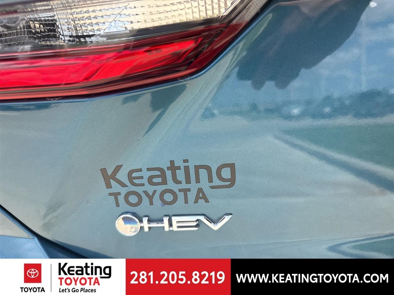 Toyota Camry Hybrid XLE 2025