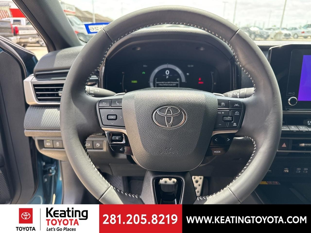Toyota Camry Hybrid XLE 2025
