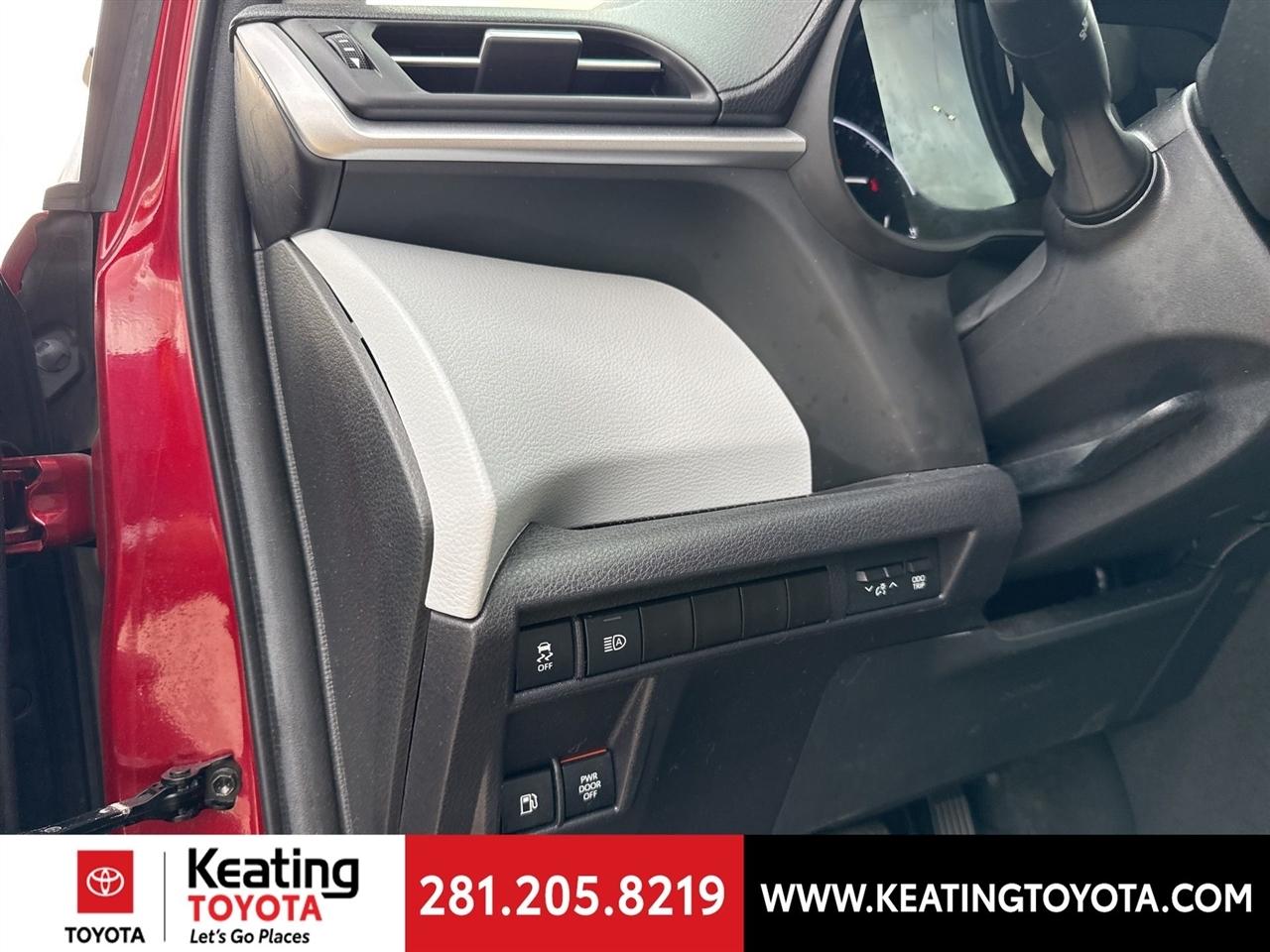 Toyota Sienna LE 8-Passenger 2025