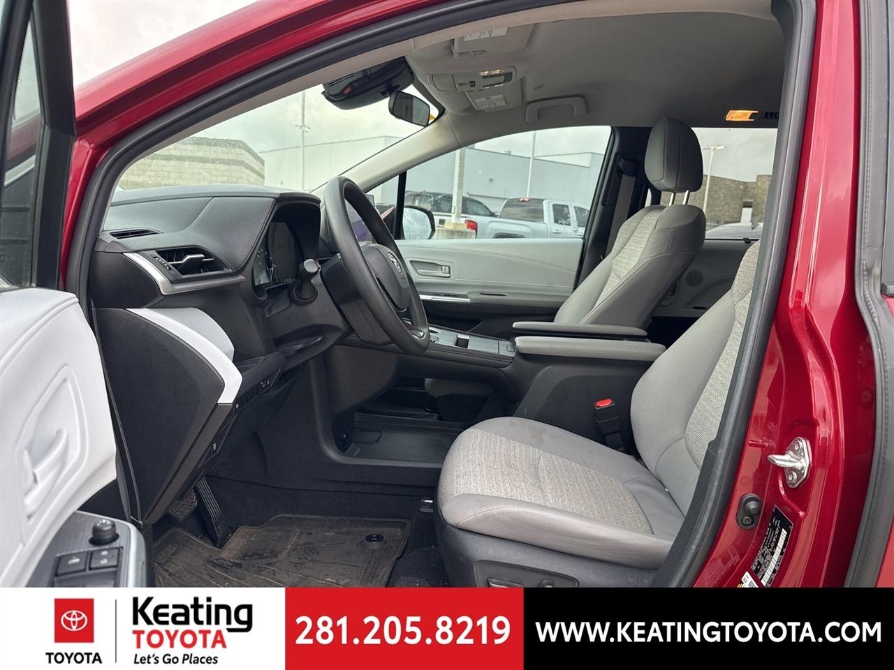 Toyota Sienna LE 8-Passenger 2025