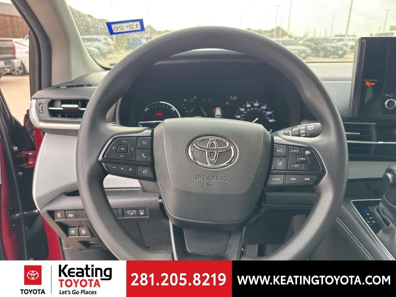Toyota Sienna LE 8-Passenger 2025