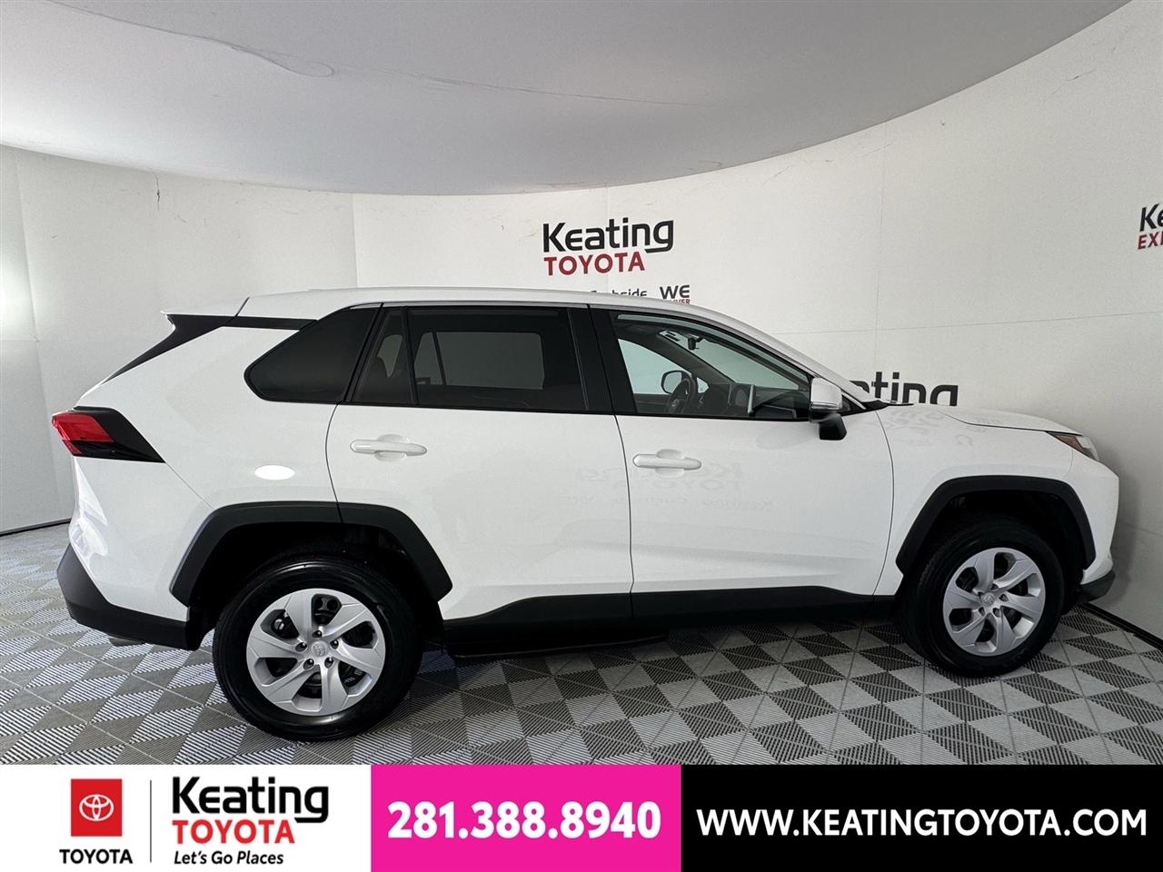 Toyota RAV4 LE 2025
