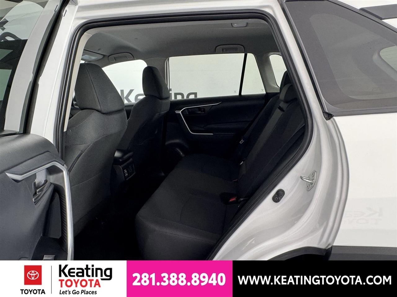 Toyota RAV4 LE 2025