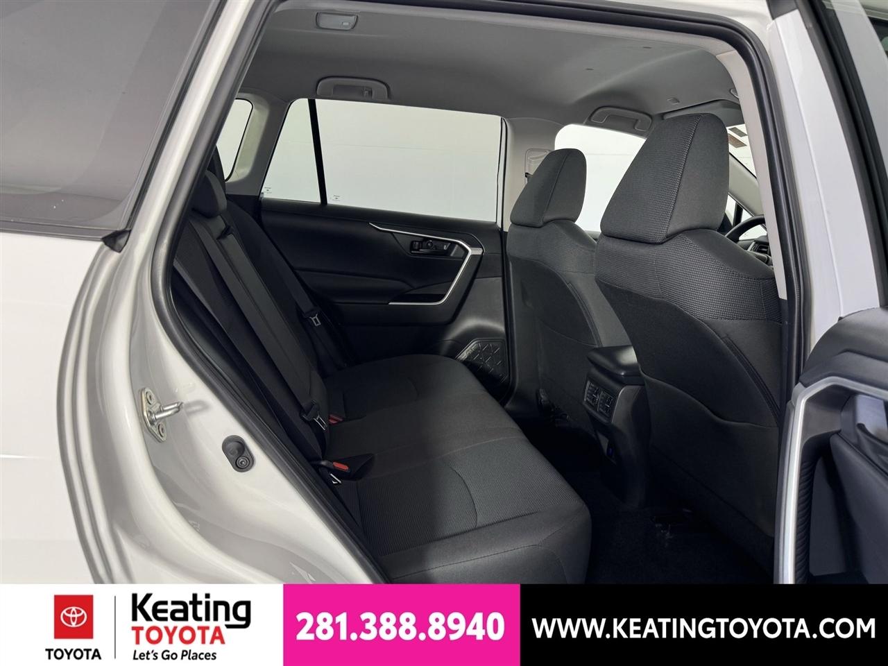 Toyota RAV4 LE 2025