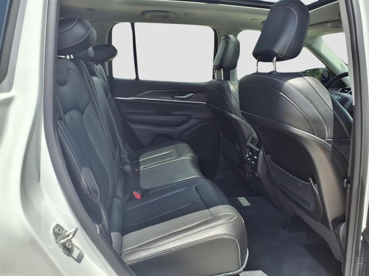 Jeep Grand Cherokee Limited 2WD 2023