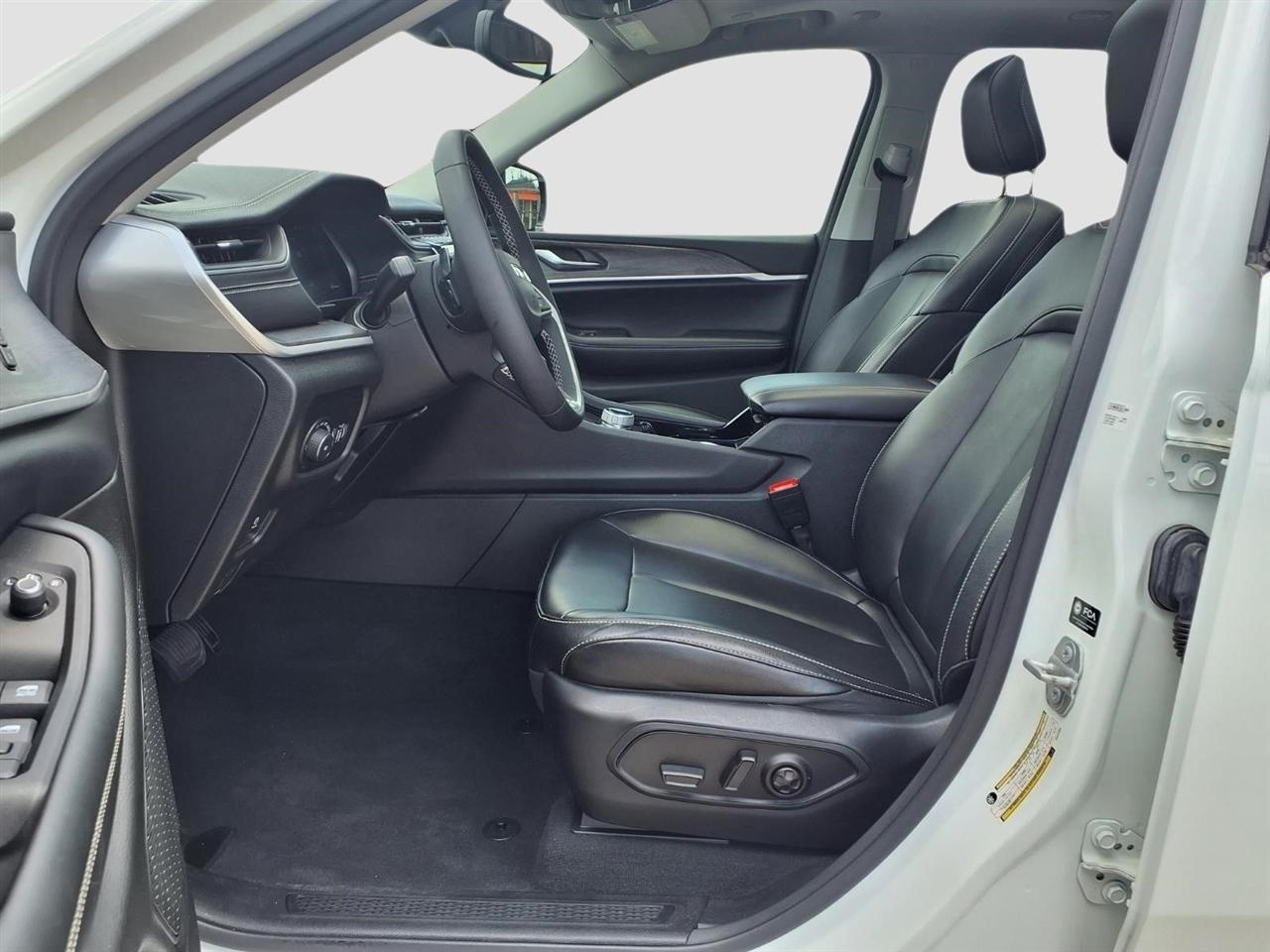 Jeep Grand Cherokee Limited 2WD 2023