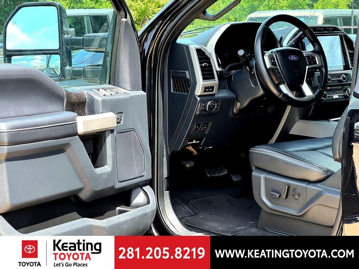Ford F-250 SD Lariat Crew Cab 4WD 2022