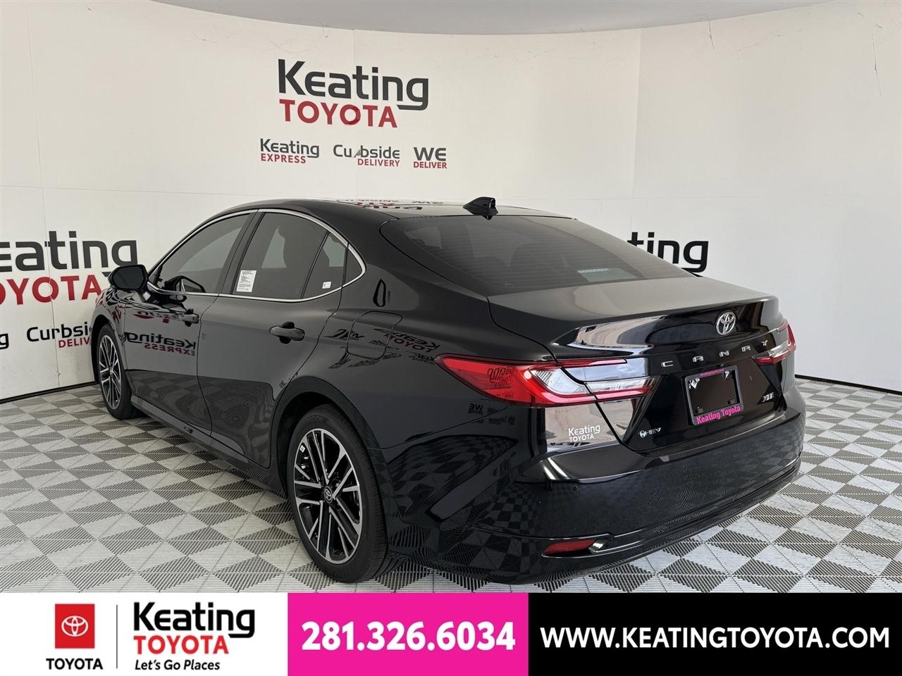 Toyota Camry Hybrid XLE 2026