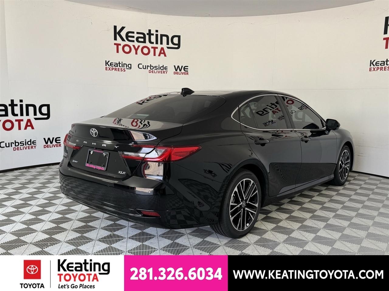 Toyota Camry Hybrid XLE 2026