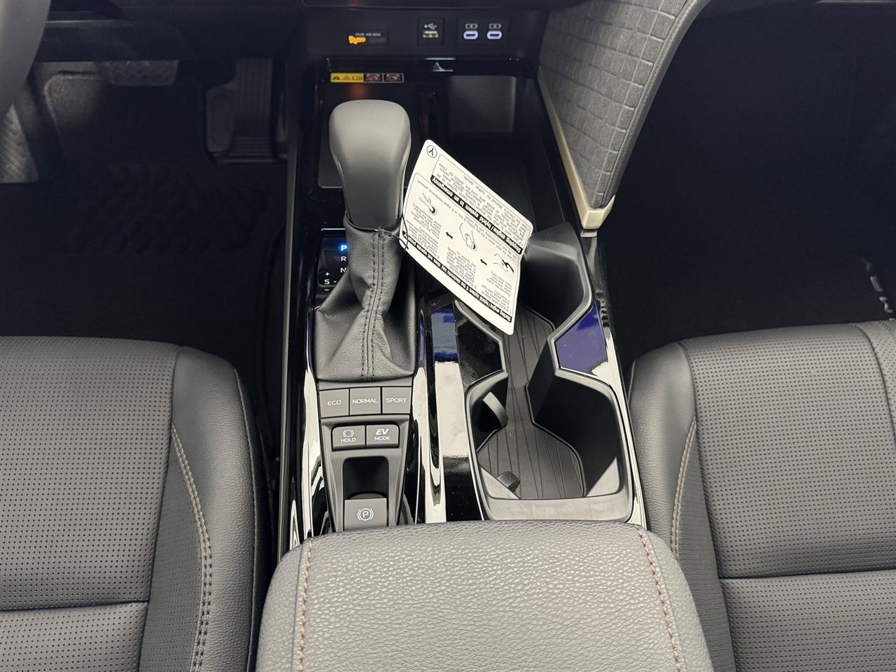 Toyota Camry Hybrid XLE 2026