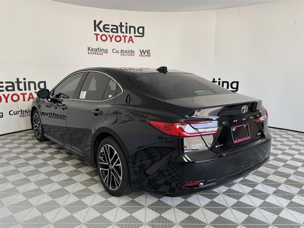 Toyota Camry Hybrid XLE 2026