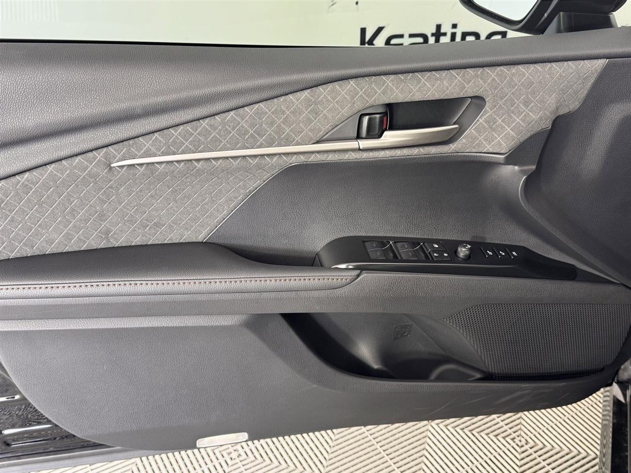 Toyota Camry Hybrid XLE 2026