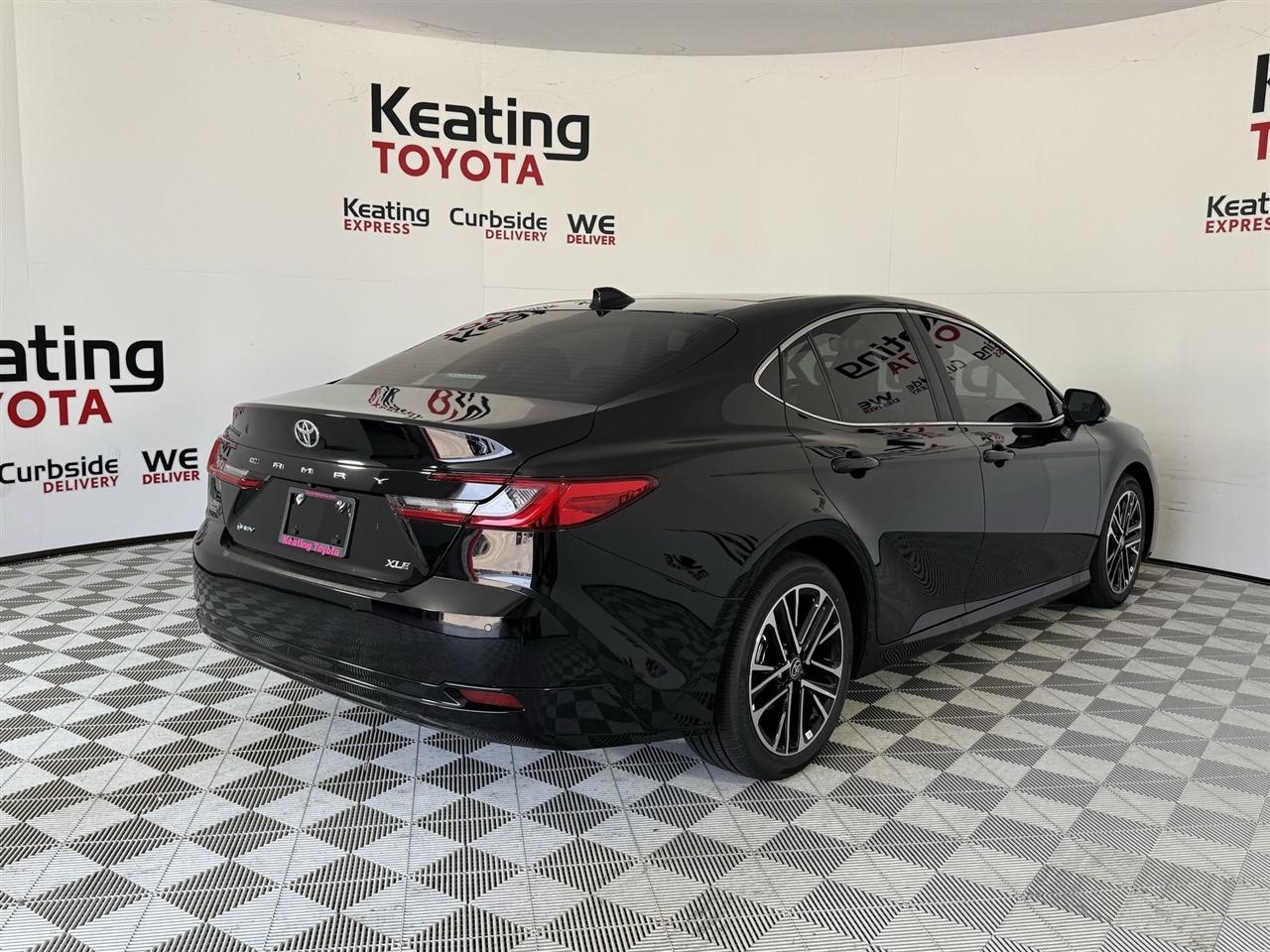 Toyota Camry Hybrid XLE 2026