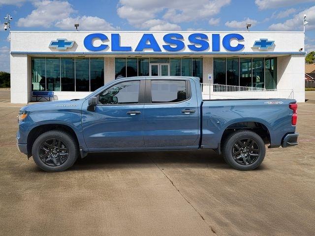 Chevrolet Silverado 1500 Custom Crew Cab 4WD 2024