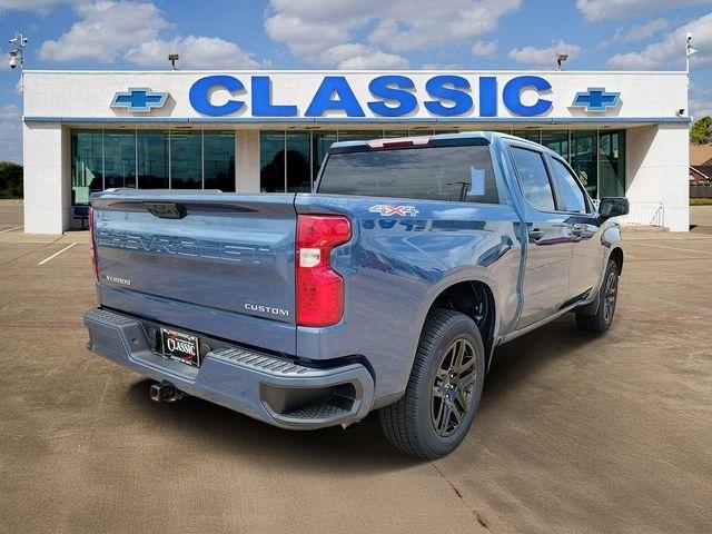Chevrolet Silverado 1500 Custom Crew Cab 4WD 2024