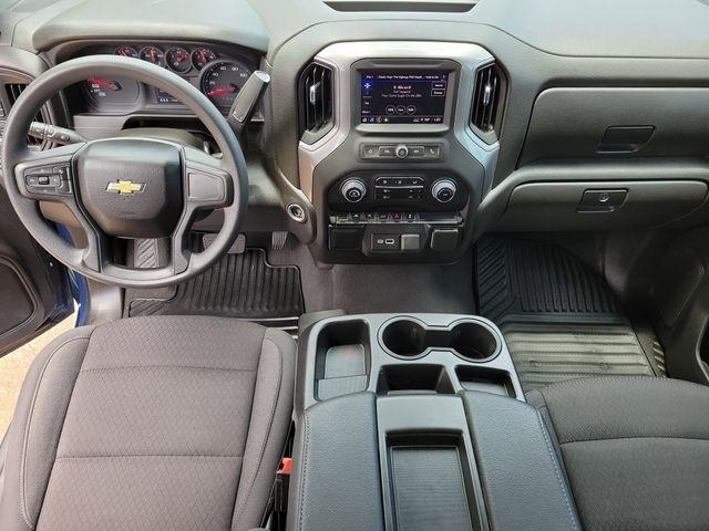 Chevrolet Silverado 1500 Custom Crew Cab 4WD 2024