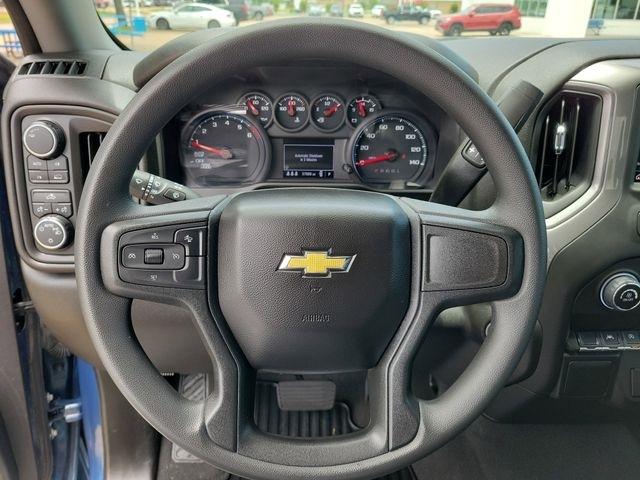 Chevrolet Silverado 1500 Custom Crew Cab 4WD 2024