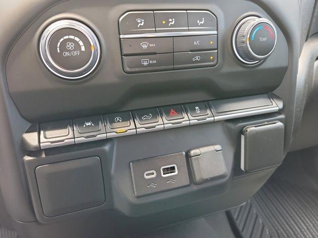Chevrolet Silverado 1500 Custom Crew Cab 4WD 2024
