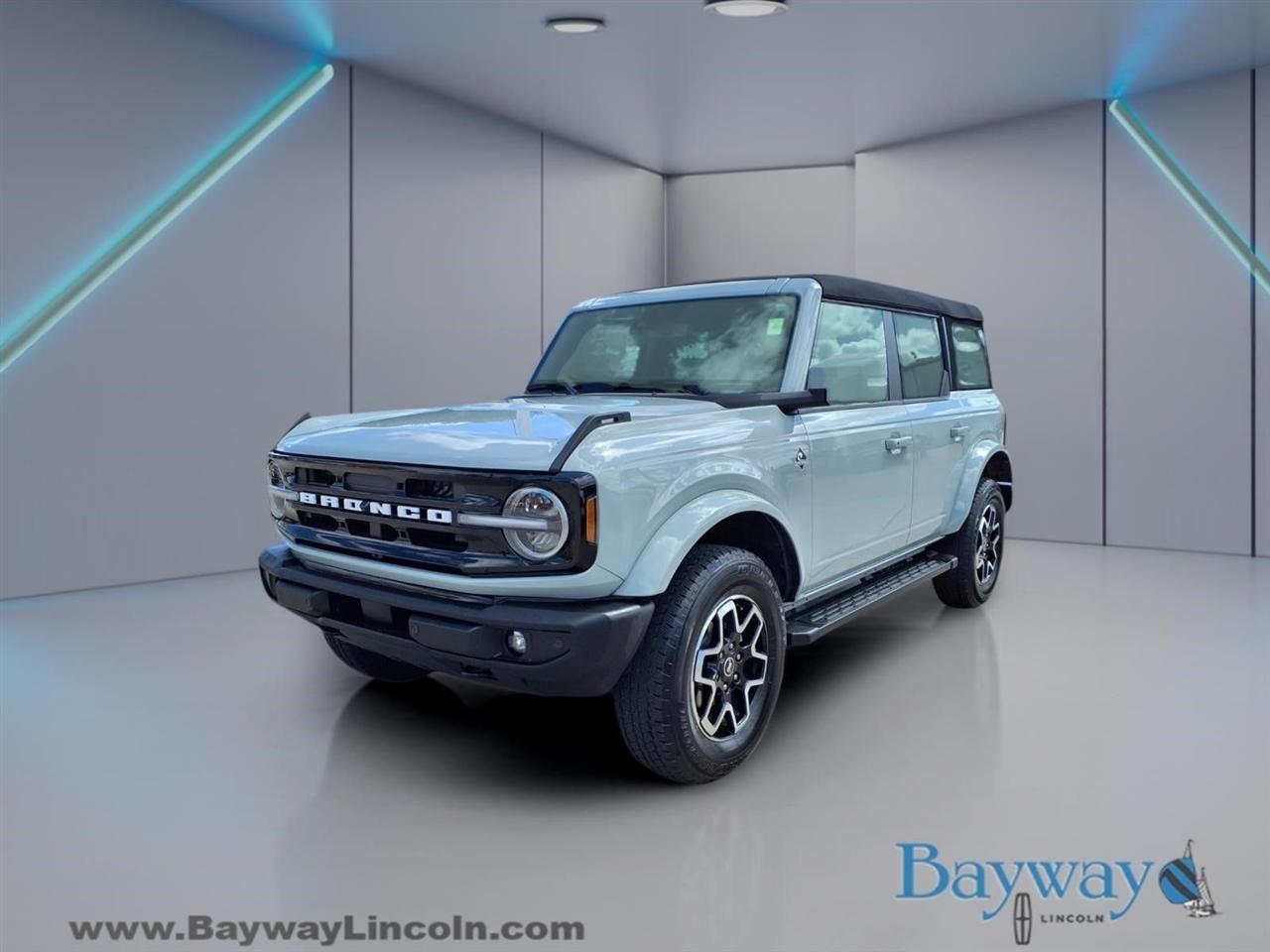 Ford Bronco Outer Banks 4-Door 2024