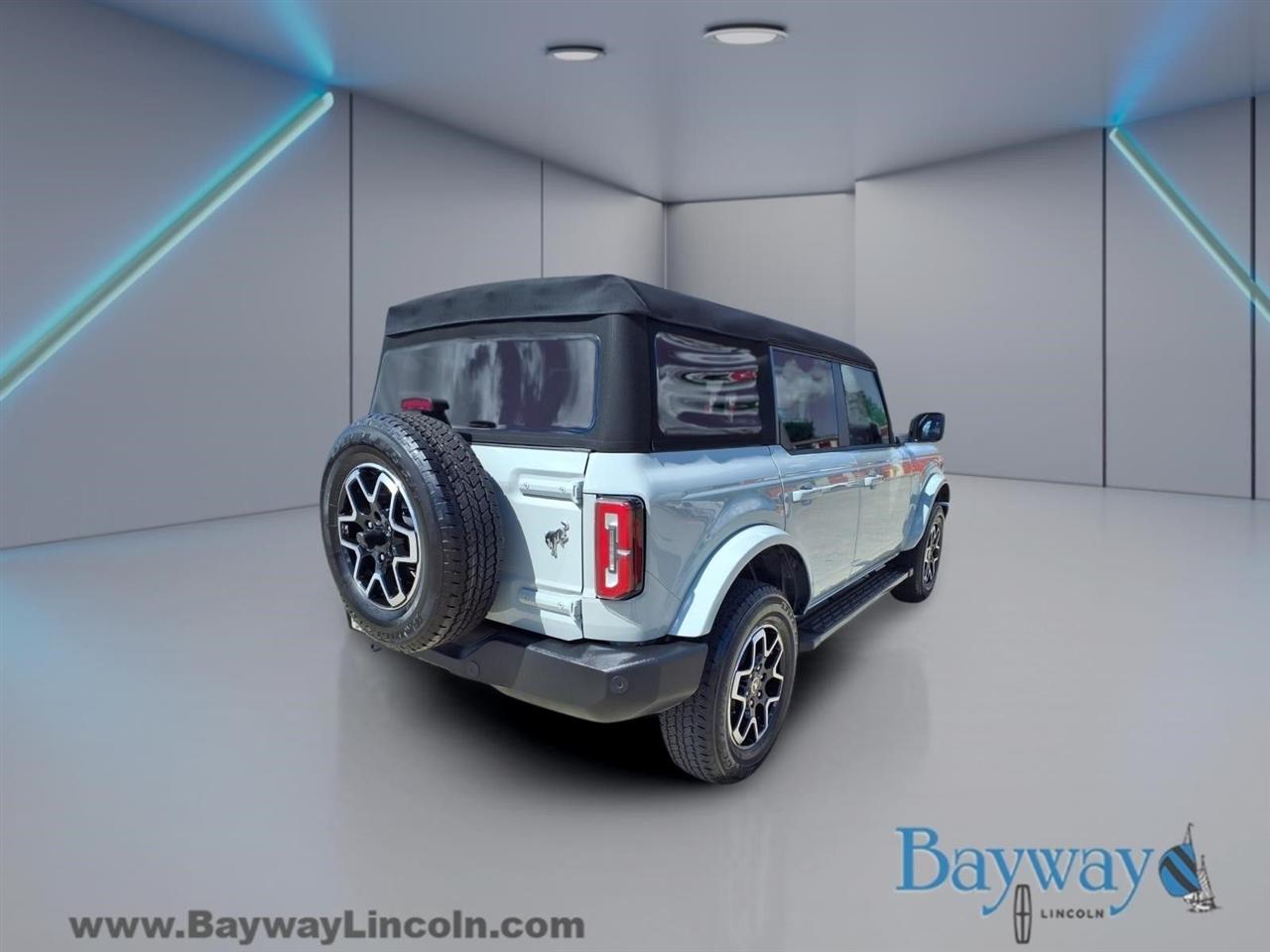 Ford Bronco Outer Banks 4-Door 2024