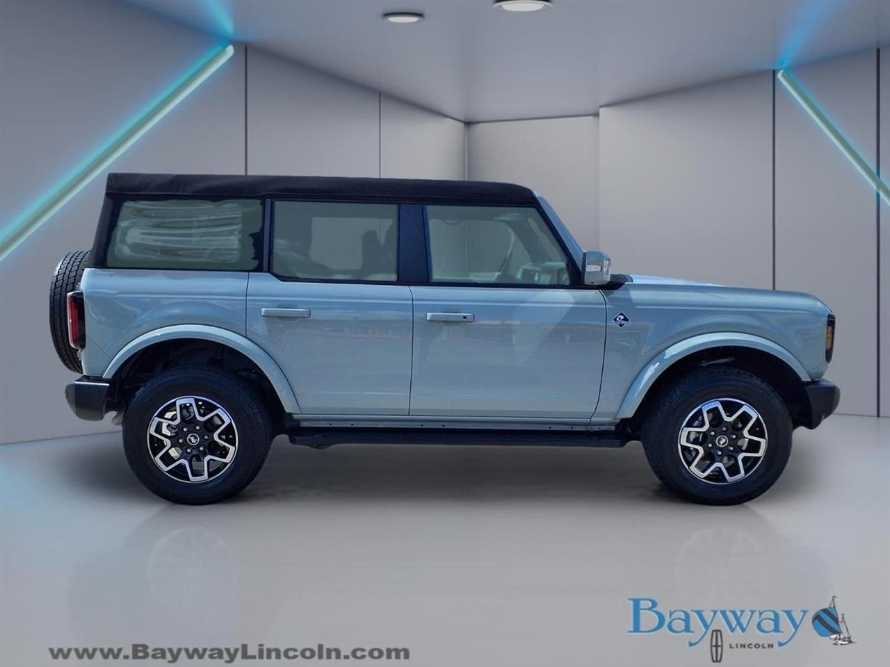 Ford Bronco Outer Banks 4-Door 2024