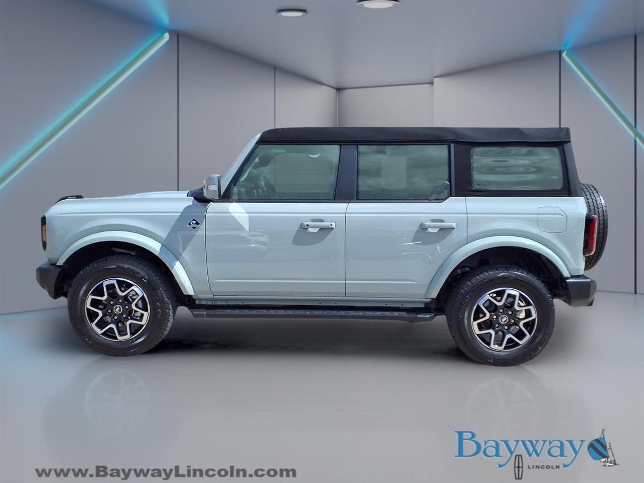 Ford Bronco Outer Banks 4-Door 2024